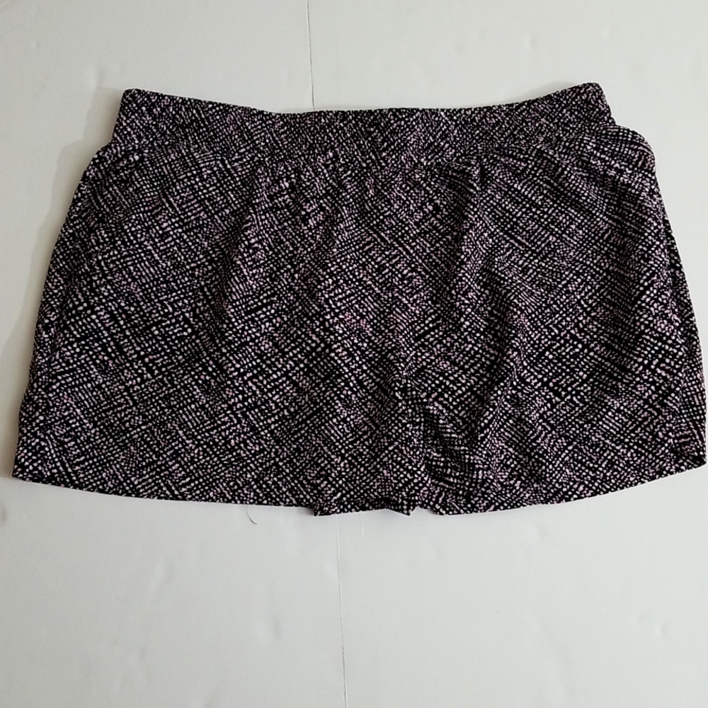 Apt 9 shorts pink black and white size large